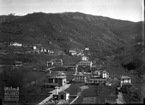 Panorama di Locatello, con cimitero