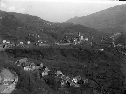 Panorama di Locatello e di una frazione