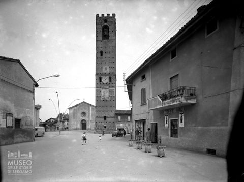 Torre civica e chiesa