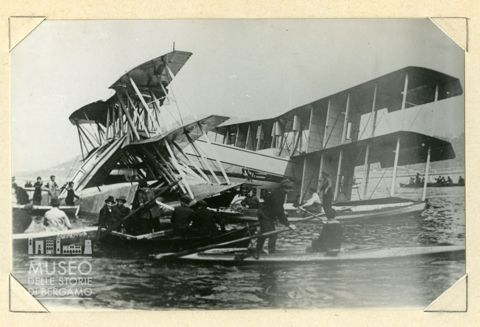 Caproni Ca 60 - Idrovolante a 9 ali (primo volo, dopo la distruzione)