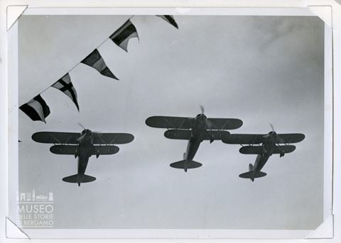 Fiat CR 42 - Biplano da caccia in volo