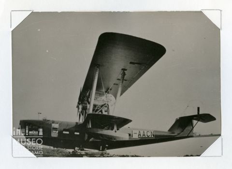 Cant.22 - Biplano bimotore idrovolante passeggeri