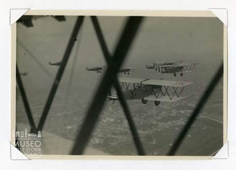 Fiat BR - Biplano da bombardamento (formazione in volo)