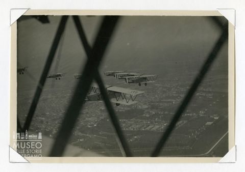 Fiat BR - Biplano da bombardamento (formazione in volo)