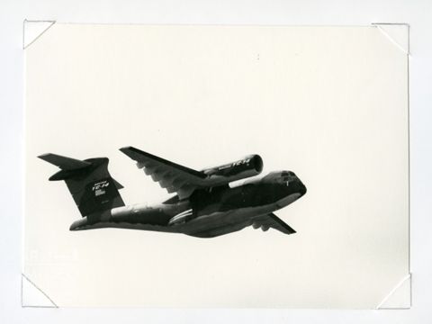 Boeing YC 14 - Bireattore da trasporto sperimentale in volo