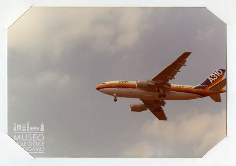 Airbus A 310-221 - Bireattore da trasporto passeggeri (in volo)