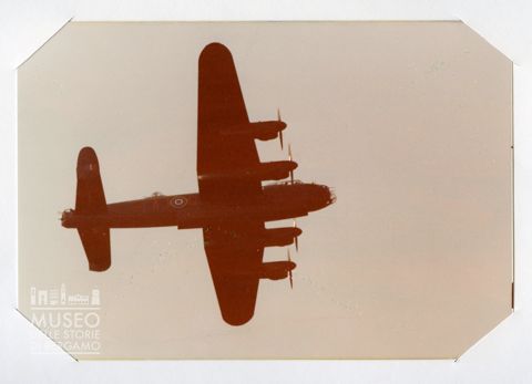 Avro Lancaster B 1 - Quadrimotore da bombardamento (in volo)
