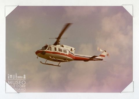 Agusta AB 212 - Elicottero passeggeri (in volo)