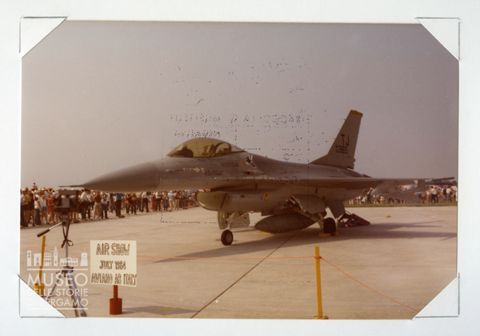 General Dynamics F16 - Caccia supersonico (pattuglia acr.Thunderbyrds)