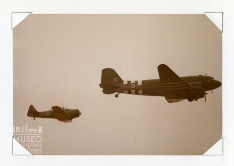Douglas DC 3 in volo - Bimotore da trasporto