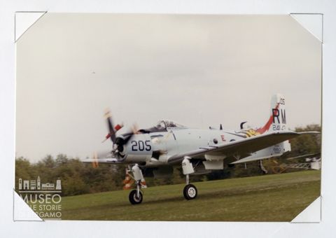 Douglas Skyraider - Caccia navale 2° GM