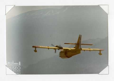 Canadair CL 215 - Bimotore antincendio (in volo)