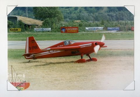 Extra 320 - Monoplano da acrobazia