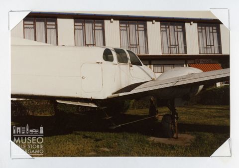Beech Twuin Bonanza - Bimotore passeggeri (prato privato-inefficiente)