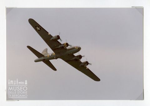 Boeing B 17 - Quadrimotore da bomb.in volo (Sally B)