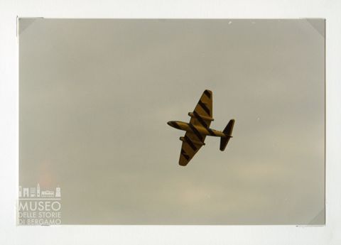 EE Camberra T 18 - Caccia bombardiere bireattore in volo