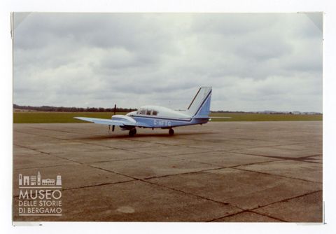 Piper Atzec E - turismo (bimotore)