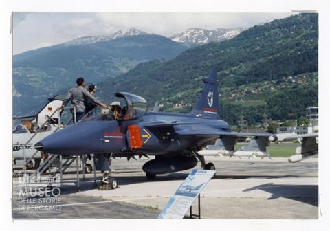 SAAB 39 Gripen - caccia bomb.