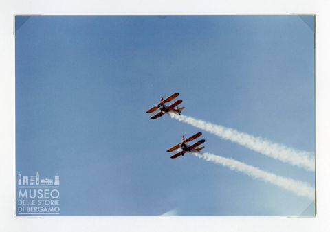 Boeing Sterman Mod.75 - Biplano da acrobazia (in volo acrobatico)