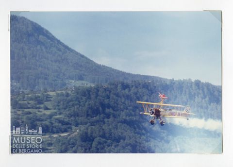 Boeing Steraman Mod.75 - Biplano da acrobazia (in volo acrobatico)