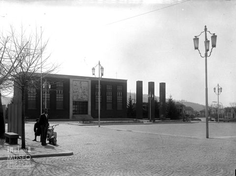 Piazza con municipio