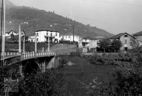 Ponte e abitazioni [2]