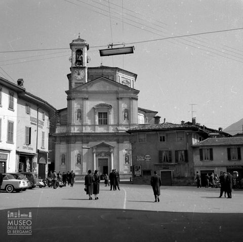 Piazza e chiesa di San Martino