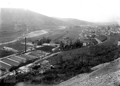 Stabilimento industriale e veduta