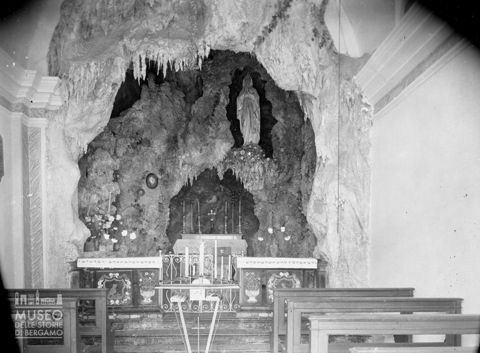 Chiesa della Madonna di Lourdes, interno
