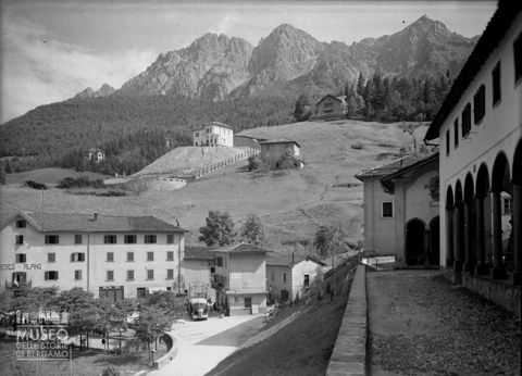 Oltre il Colle, panorama sull'Albergo alpino