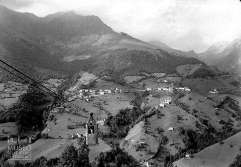 Funivia e veduta su una frazione [3]