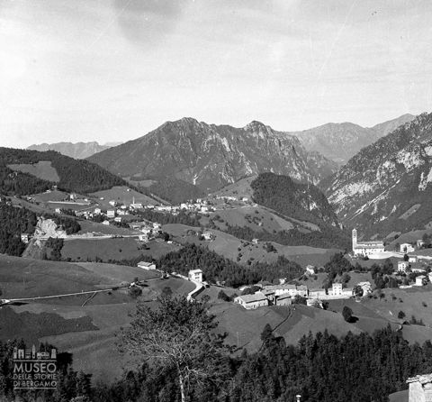 Veduta di Zambla Bassa e Oltre il Colle