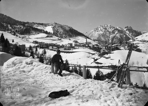 Oltre il Colle, panorama del lato est, con sciista