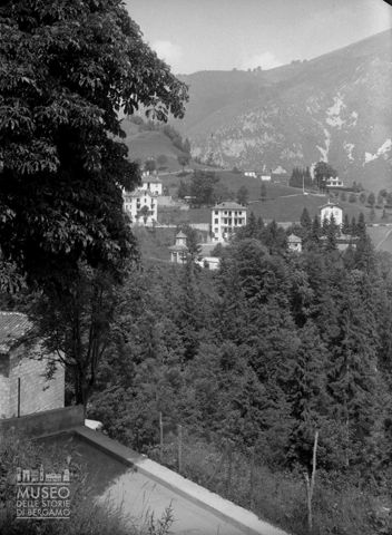 Panorama di alcune ville a Zambla Bassa