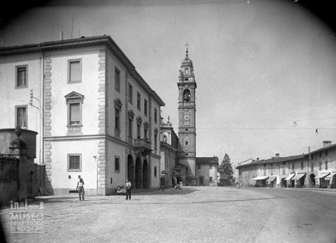 Piazza e campanile