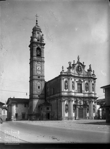 Chiesa parrocchiale e piazza
