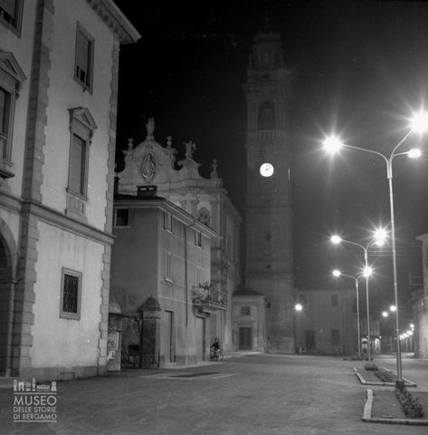 Chiesa di San Zenone e piazza, notturno