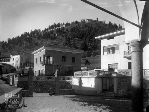 Sagrato e abitazioni