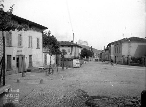 Petosino, strada con osteria