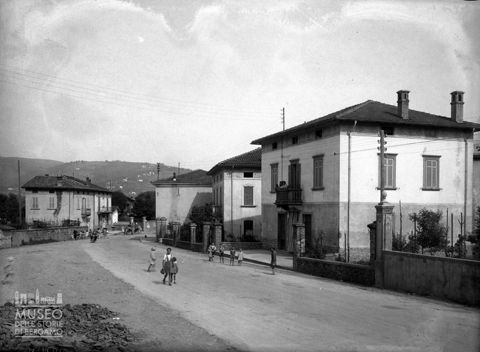 Petosino, persone lungo la strada