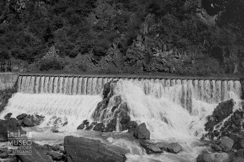 Canale artificiale e cascatella [3]