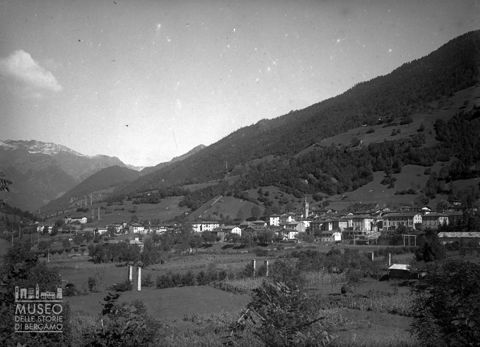 Veduta con campi coltivati