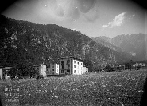 Piazzatorre, veduta su alcune abitazioni