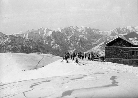 Rifugio e sciatori