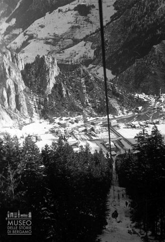 Piazzatorre, veduta del paese e seggiovia