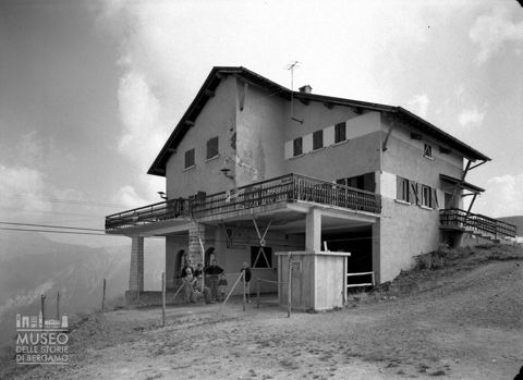 Stazione seggiovia e rifugio [2]