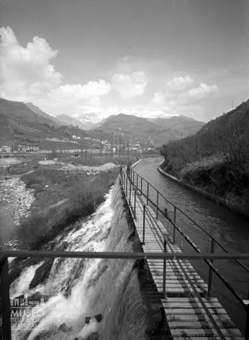 Scorcio di un canale industriale