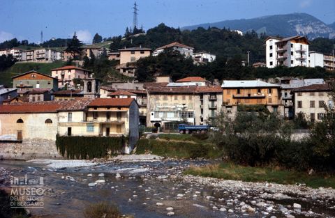 Panorama di Ponte Nossa dal fiume