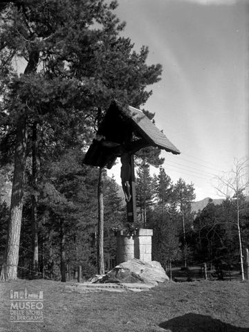 Crocifisso e bosco