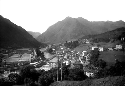 Panorama con stabilimento industriale
